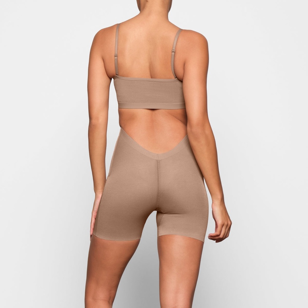 SKIMS SHEER SCULPT LOW BACK SHORT in Sienna NEW